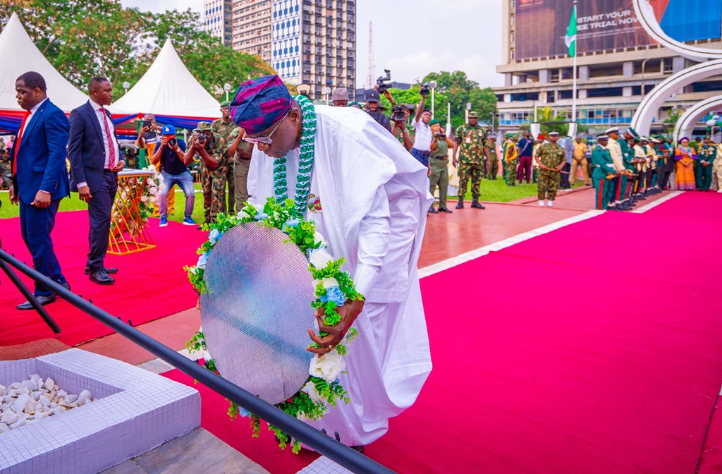 GOV. SANWO-OLU LAYS WREATH AT THE 2024 ARMED FORCES REMEMBRANCE DAY PARADE AND WREATH LAYING CEREMONY IN LAGOS